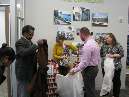 Sikorsky Credit Union Donates Coats and Toys to Local Charities - Sikorsky Credit Union Donates Coats and Toys to Local Charities